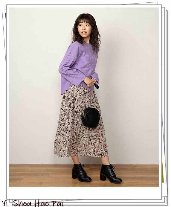 豹纹半身裙怎么穿？15种日系流行搭配选择，春天这样穿很时髦