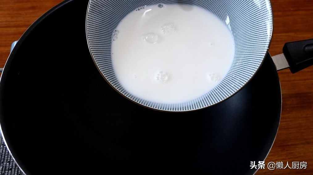 不用油炸，不用油，牛奶里加点玉米淀粉，教你在家烤牛奶吃