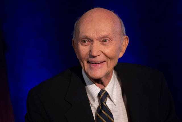 世上最孤独的人：阿波罗登月宇航员柯林斯昨患癌症去世，90岁