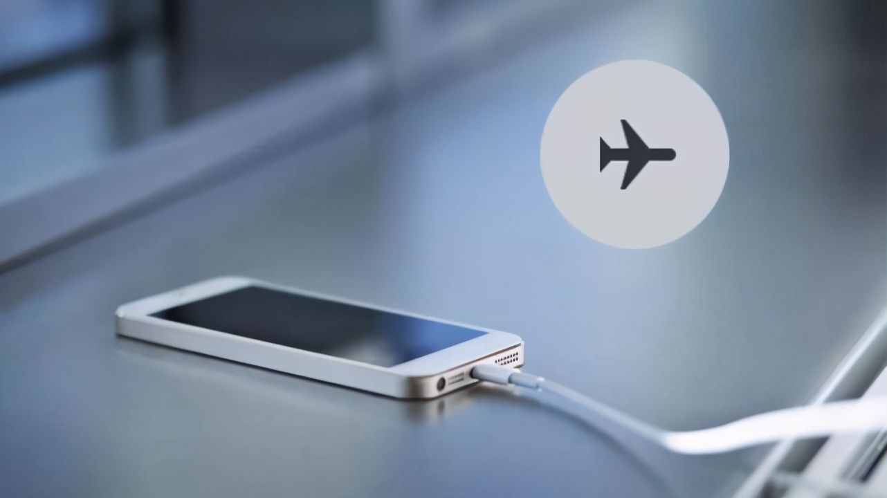 飞机上真的不准使用手机吗？满足这一个条件，可光明正大玩手机