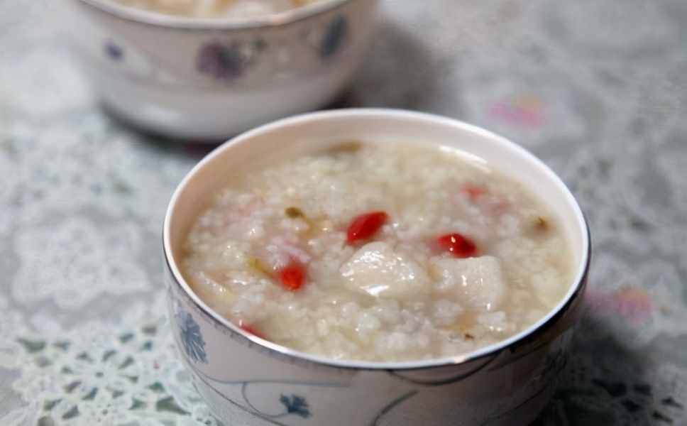 夏季多阴虚内热，常吃这3款粥，补气润燥效果好