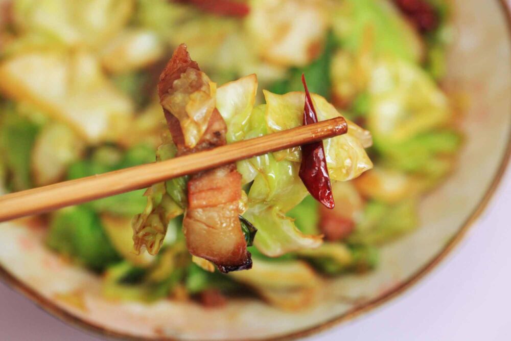 不放生抽不放酱，“干锅包菜”这做法脆口入味，和饭店一个味儿
