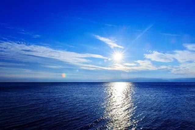 贝加尔湖，世界第一大淡水湖，储水量是我国所有湖泊的30多倍