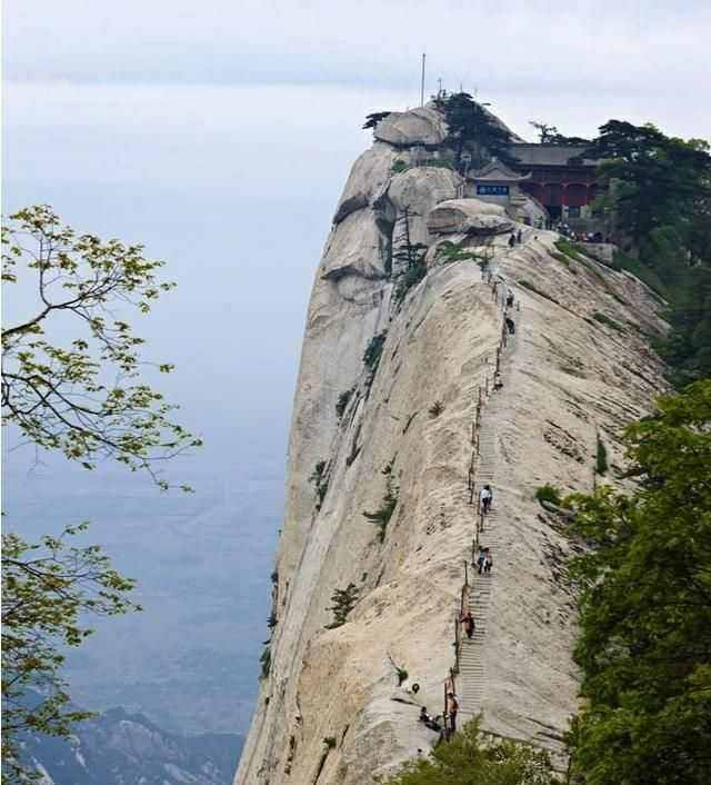 有人问，泰山、华山和黄山，哪一座山是最值得去的，为什么？