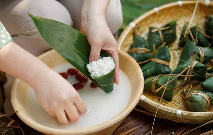 端午节只吃粽子吗？端午节的来历、习俗和饮食，孩子更应该知道