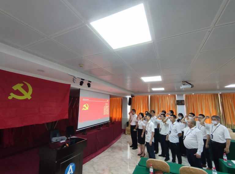 珠海空管站技术保障部党支部举行预备党员入党宣誓仪式