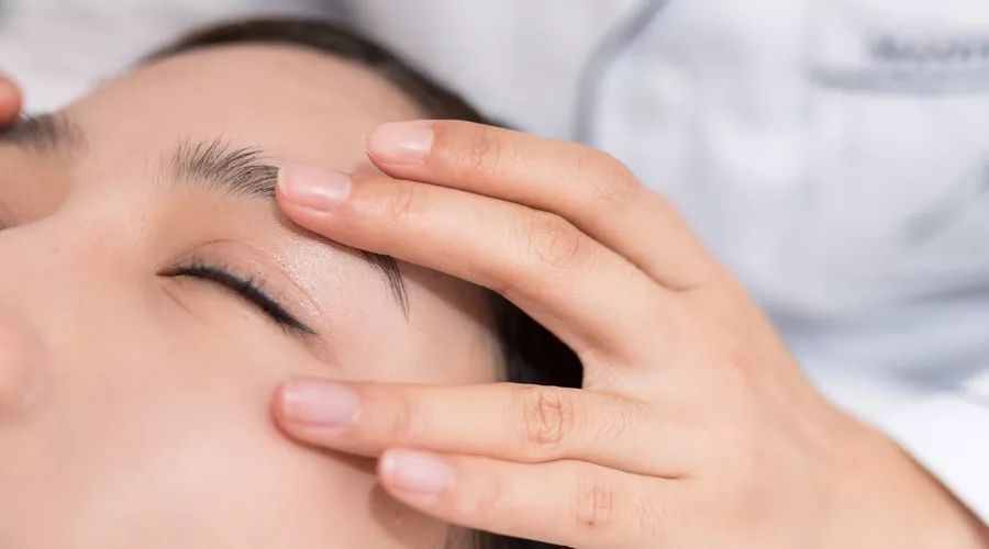 3个方法缓解眼部皱纹，50岁以上的人值得学学