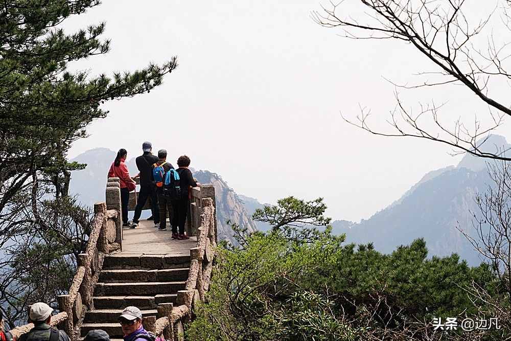 黄山奇石：“梦笔生花”，“猴子望太平”