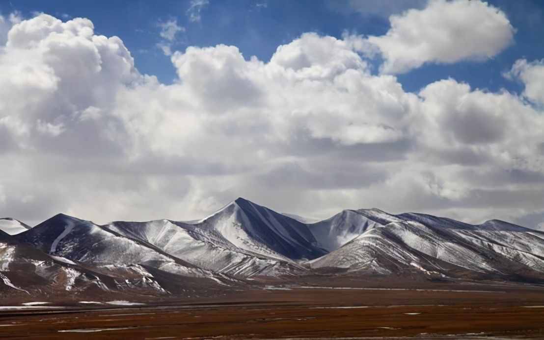 珠穆朗玛峰一直都在长个子，它现在到底多高？对藏区有什么影响？