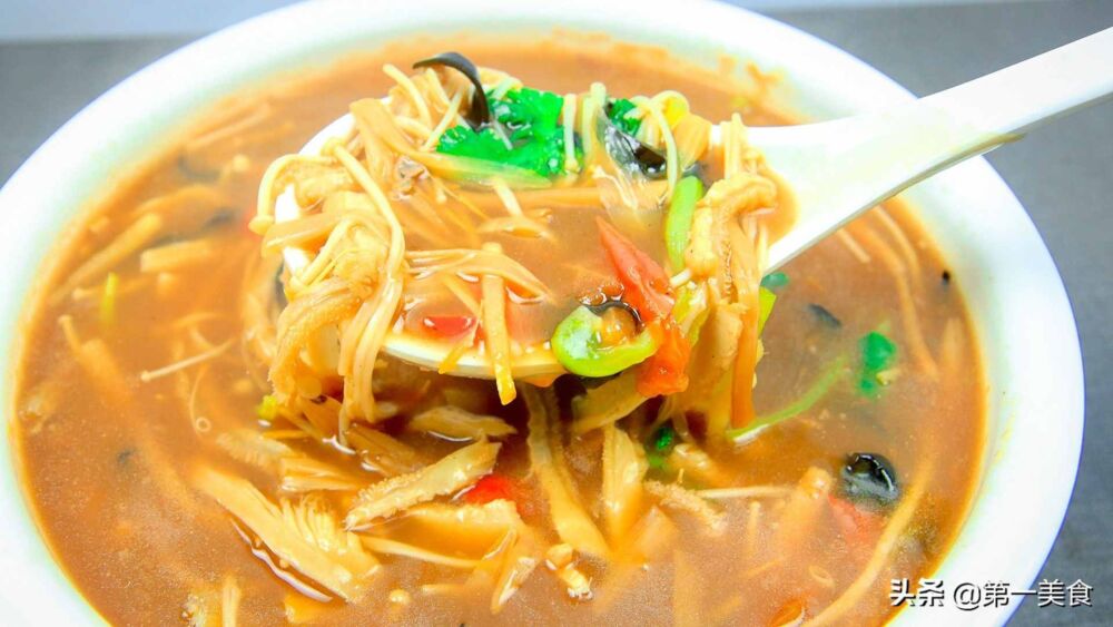 厨师长分享河南名菜酸辣肚丝汤，学会这些小技巧，想不好喝都难