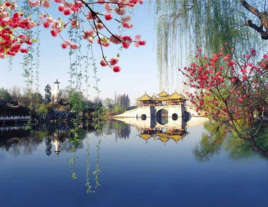 古诗“烟花三月下扬州”中的“烟花”，讲得果真是烟火与鲜花吗？