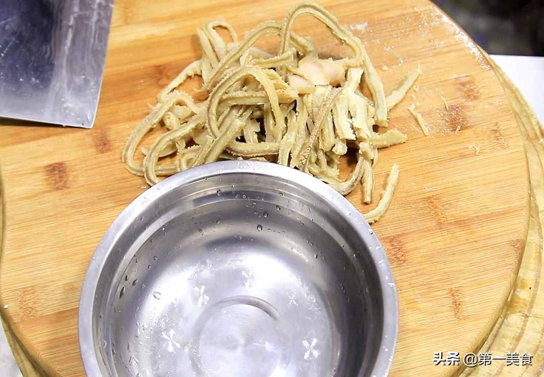 厨师长分享河南名菜酸辣肚丝汤，学会这些小技巧，想不好喝都难