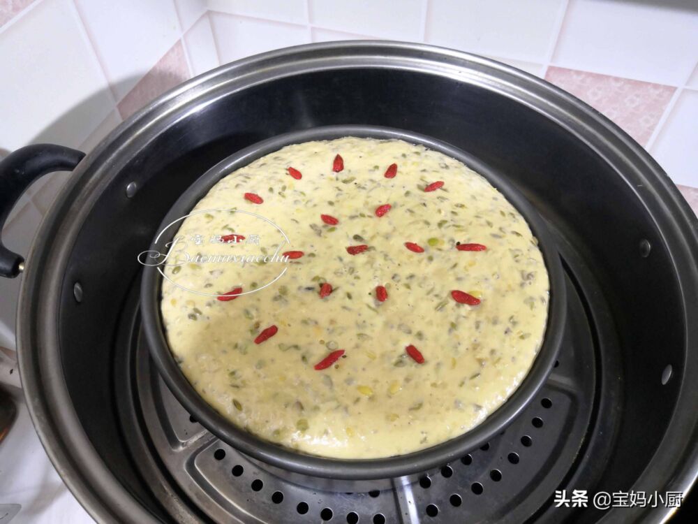 用绿豆汤做发糕火了，天热常吃好，一搅一蒸就出锅，有弹性还蓬松
