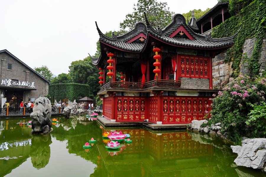 江苏藏匿一条千年古街：镇江的西津渡，你可曾一游？