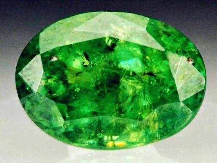 新疆的宝石（3）：石榴还没熟，但石榴石……