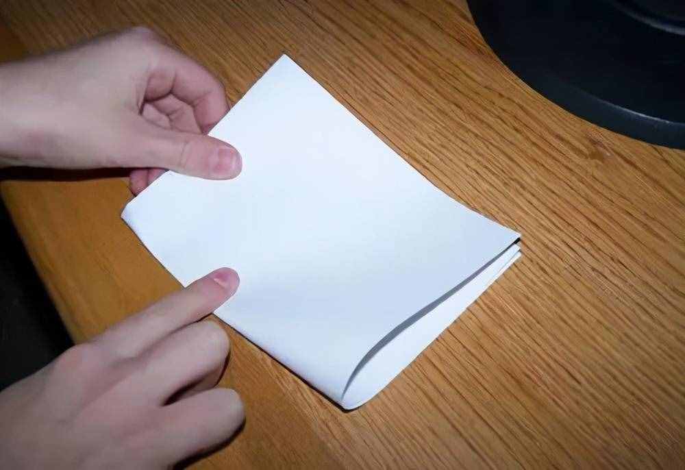 一张A4纸对折100次后，厚度能够达到多少？接近于可观测宇宙边缘