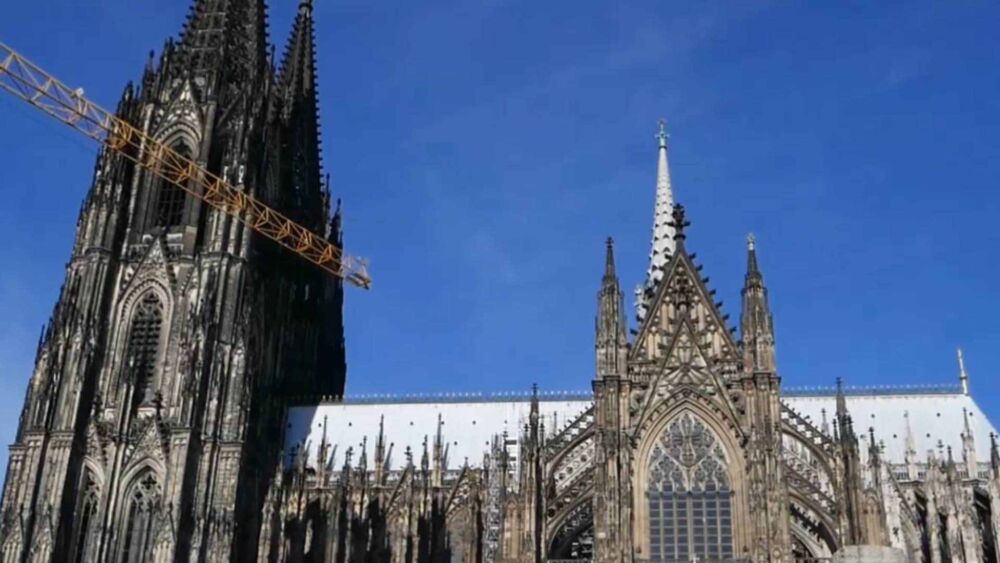 躲过二战之殇，历时六百年建造的，中世纪欧洲哥特式建筑代表