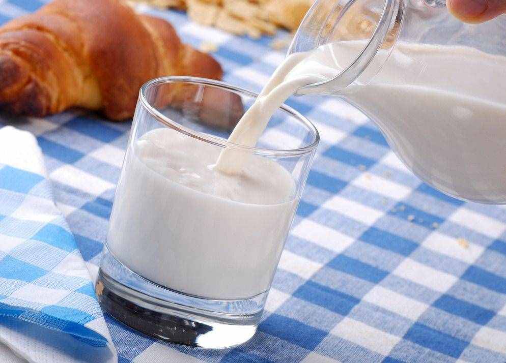 每天一杯牛奶有什么好处？选择什么样的牛奶更有利于健康？