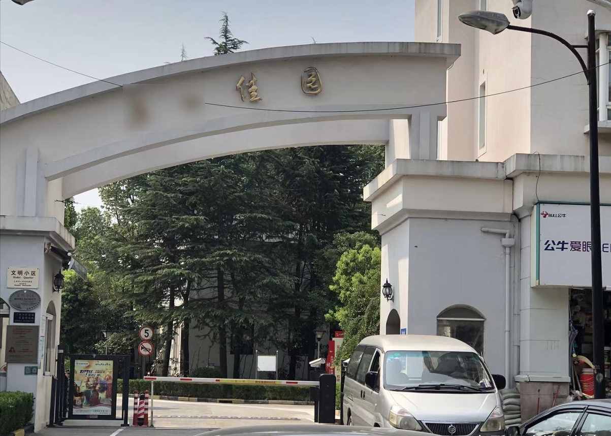 黄毅清被捕后，上海1200万豪宅曝光，环境脏乱与富二代身份不符