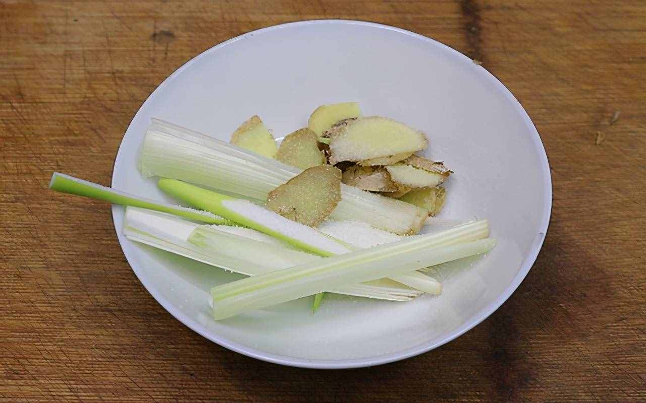 花鲢鱼怎么做才好吃，试试这种吃法，鱼肉鲜嫩不腥，麻辣又过瘾