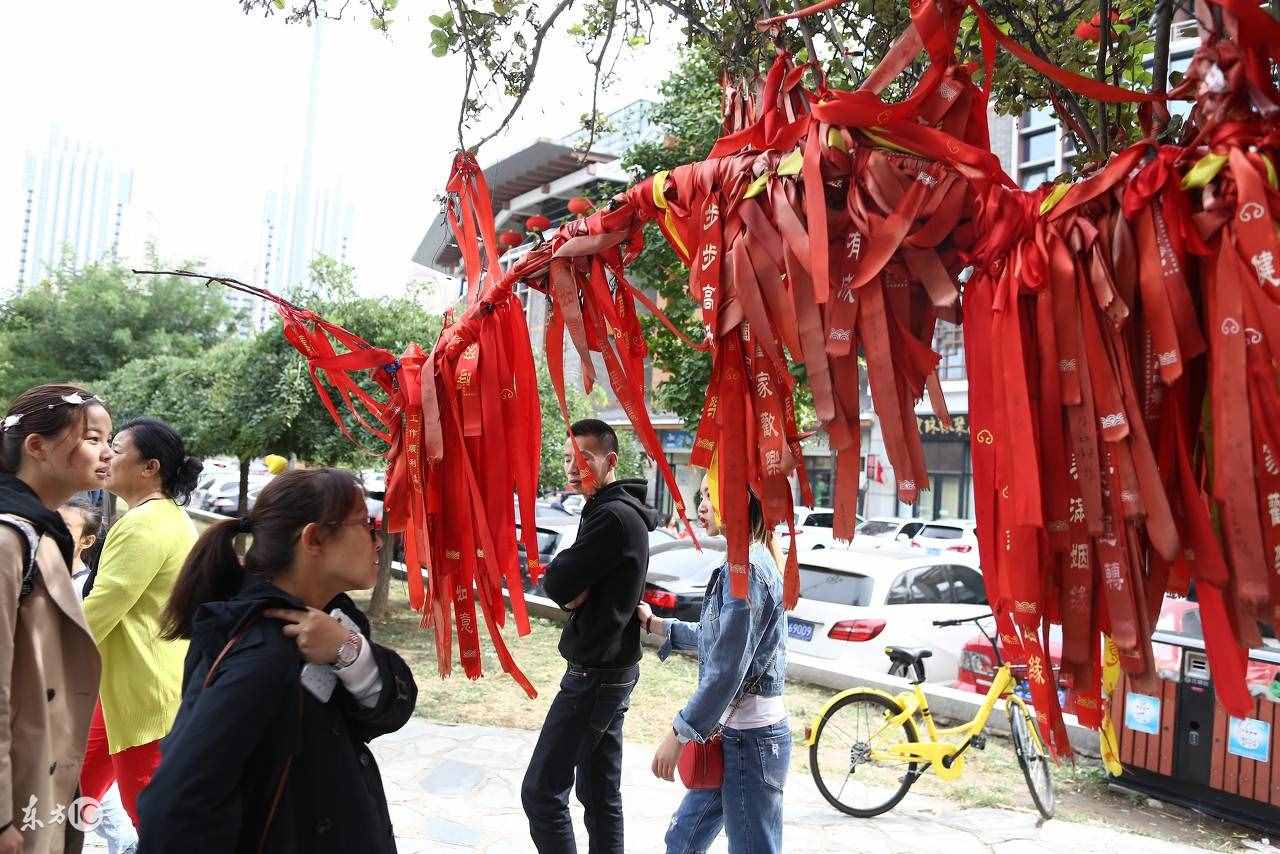 本命年红绳的风水讲究，掉一粒饭破一次财