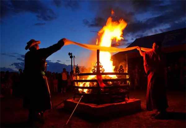 你知道蒙古族有哪些传统节日吗？