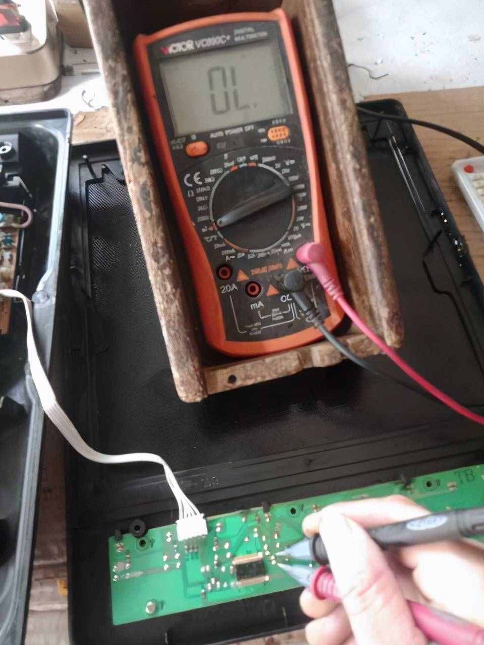 电磁炉通电不工作维修