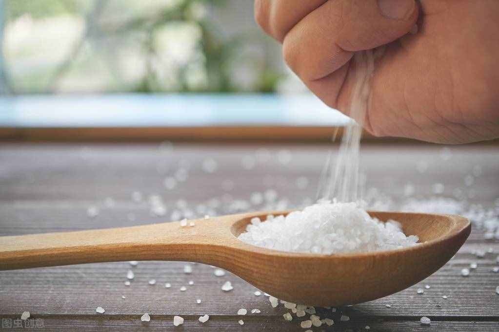 家里的盐放了好几年，现在还能吃吗？