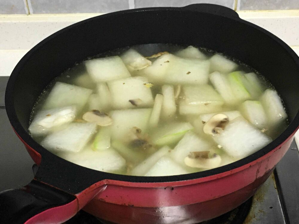 唯一含维生素D的蔬菜，虽贵但营养赛灵芝，和冬瓜搭配，汤鲜味美