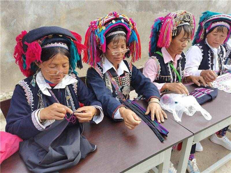 普洱墨江：传统刺绣进村组，非遗传承有活力