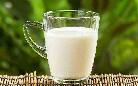 过期牛奶能不能喝？过期的牛奶有什么用途？