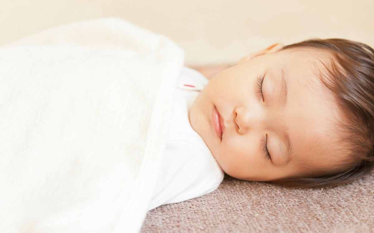 宝宝睡觉，头朝向有讲究，有一个方位让娃睡得安稳，大脑发育更好