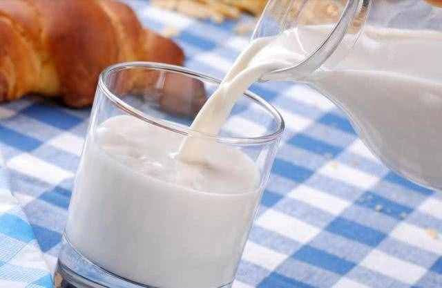 过期牛奶能不能喝？过期的牛奶有什么用途？