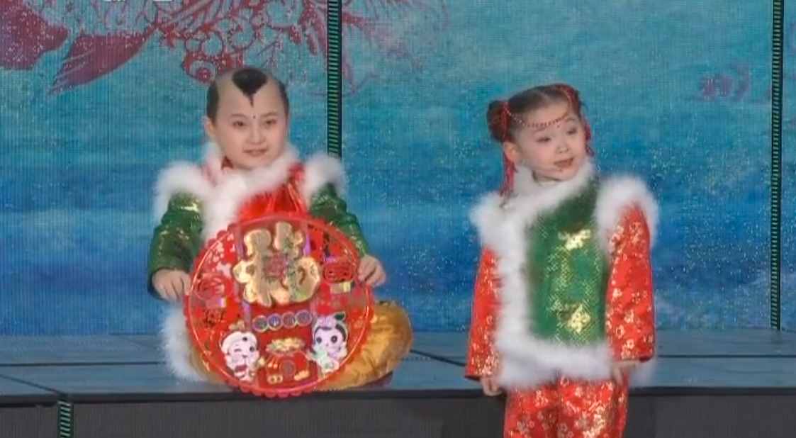 故事：年画娃娃邓鸣贺：在春晚舞台上红遍大江南北，8岁却因白血病离世