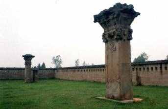 为什么很多宫殿门前都会立两根大石柱，它们到底叫什么名字