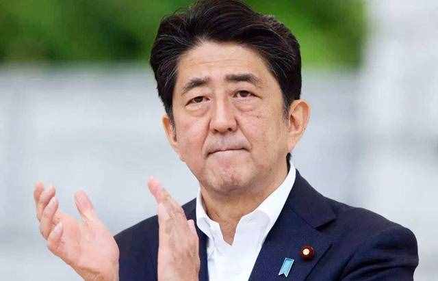 身为前首相夫人，却忙于追星喝酒，夜不归宿，安倍还能忍多久