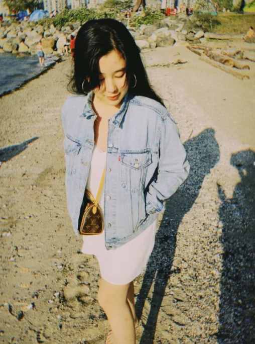 杨子17岁女儿杨海润晒生活照，背几万块的包，气质不输黄圣依
