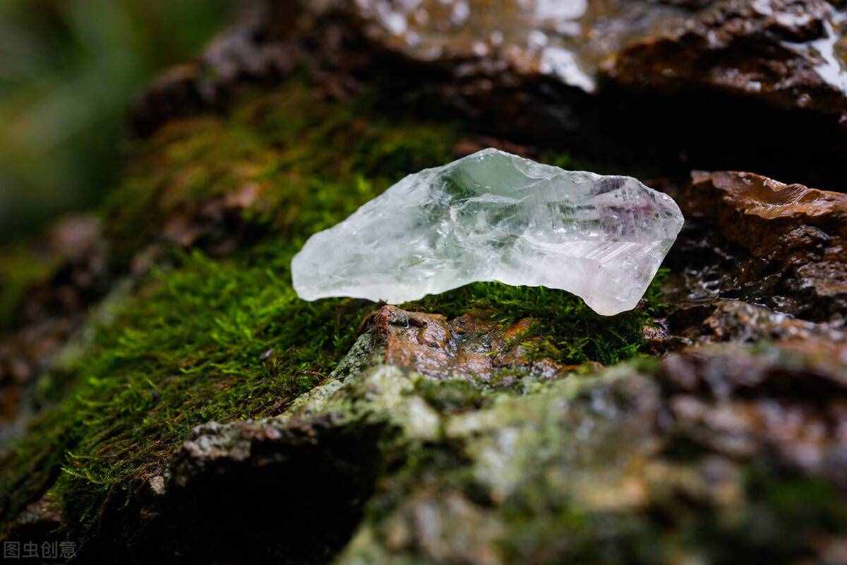 佩戴绿水晶有哪些作用？如何甄别绿水晶还是玻璃