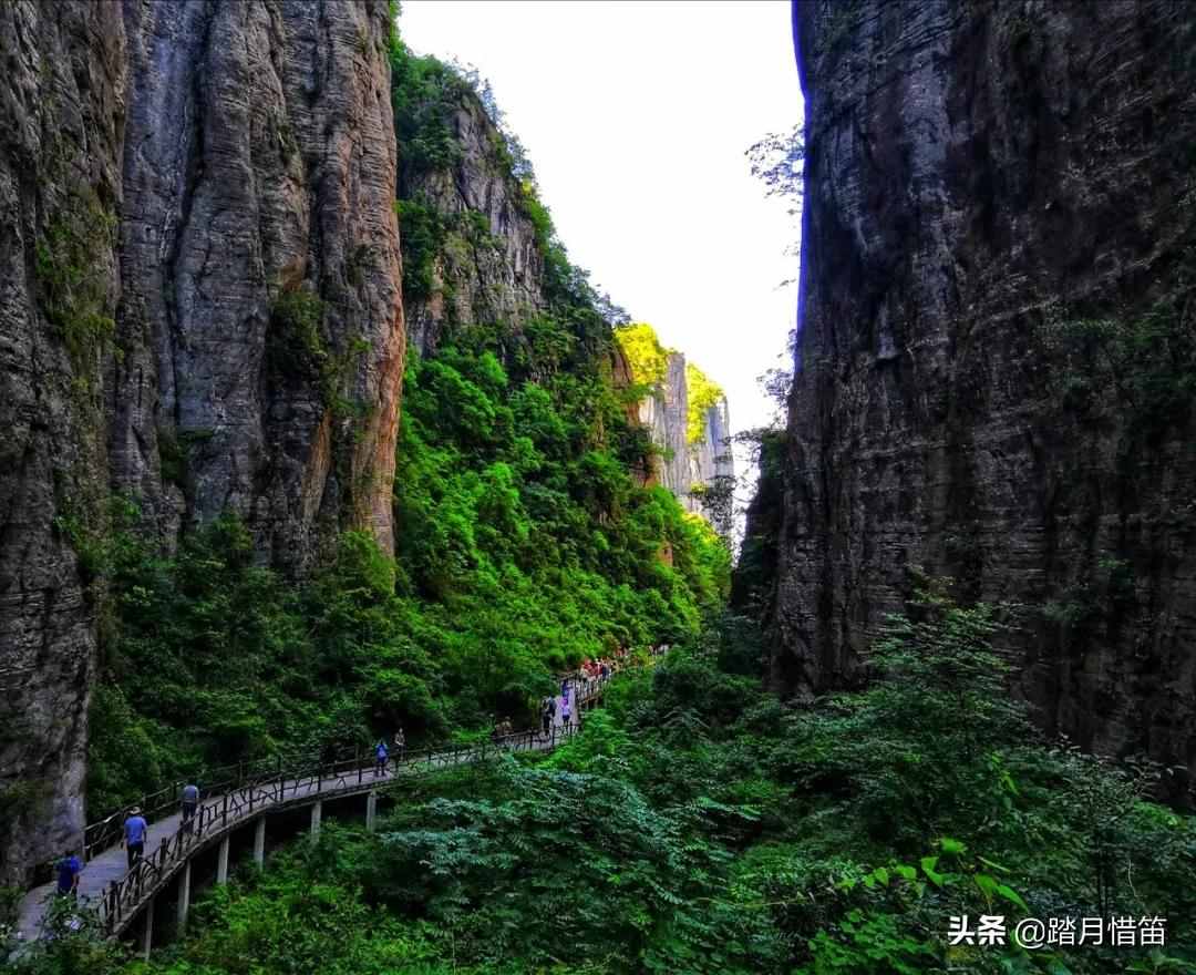 湖北最年轻的自治州，藏着一片神秘的喀斯特山水，美得让人惊艳