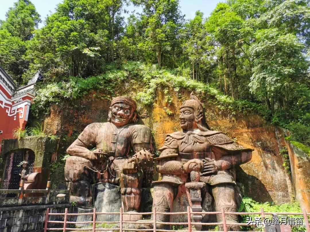 湖北最年轻的自治州，藏着一片神秘的喀斯特山水，美得让人惊艳