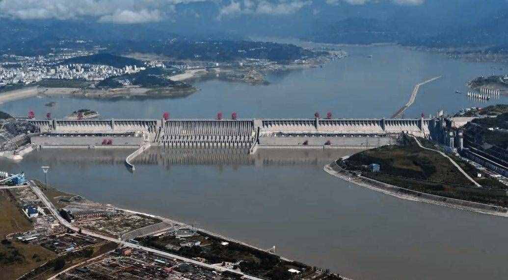 世界上最大的水坝：三峡大坝