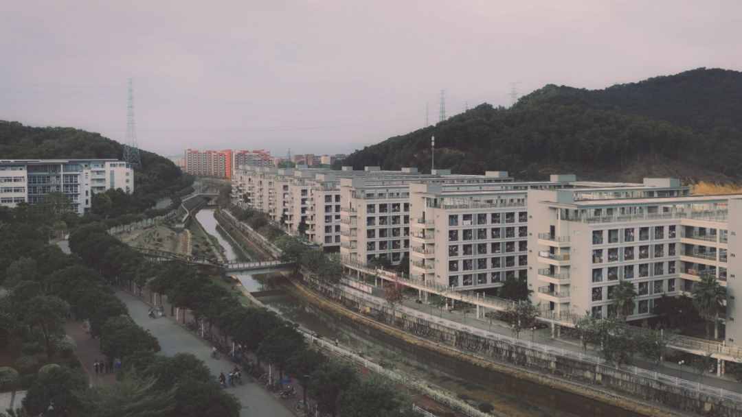 广东这些最偏僻高校，上学就像被“流放”到山旮旯