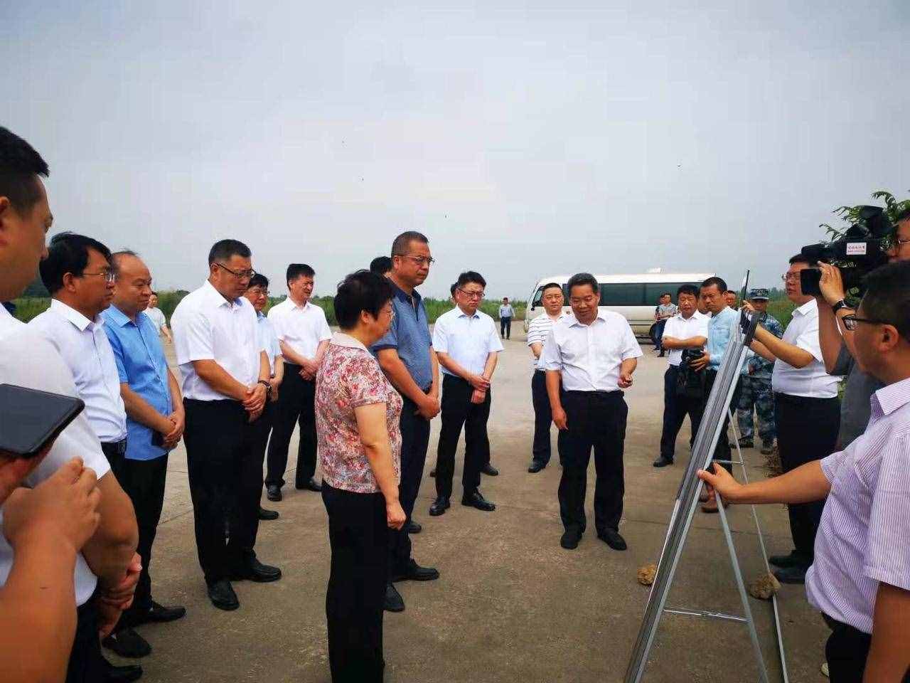 宝鸡市人民政府市长杨广亭赴机场项目现场调研