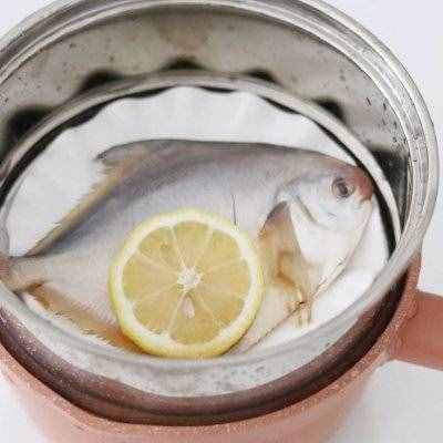 小白都能学会的清蒸柠香银鲳鱼，不仅简单还美味