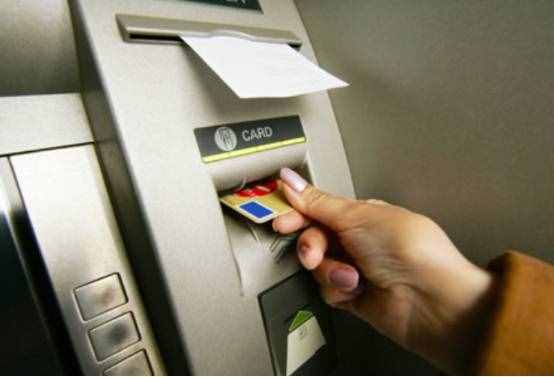 ATM再添新规，7月25日起跨行手续费出现变动，又能省下一笔钱了