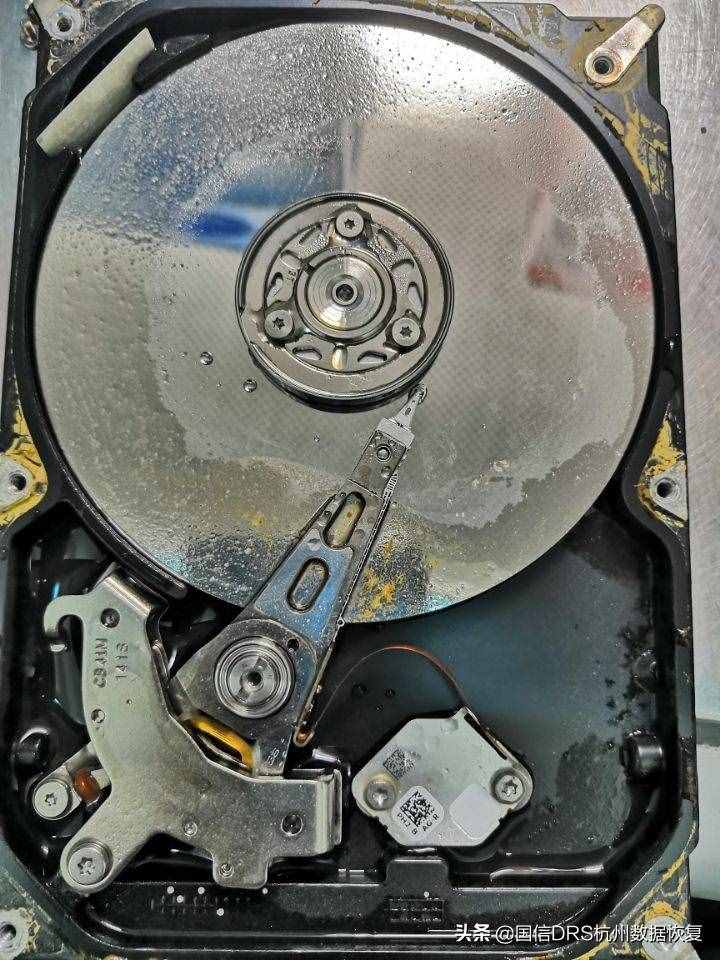 硬盘进水了还能修吗？硬盘进水坏了数据可以恢复吗？