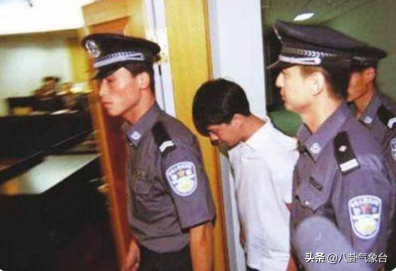 红豆：25年前的顶流歌手，王菲的初恋男友，因猥亵儿童两次入狱
