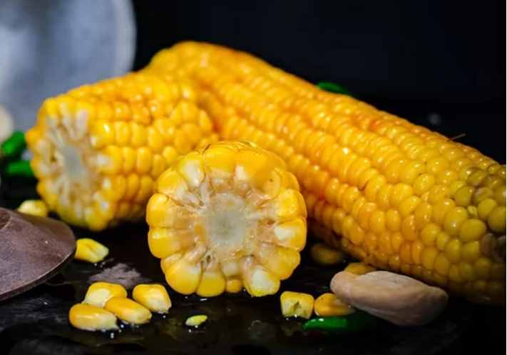 老玉米、甜玉米、糯玉米、黄玉米、白玉米、紫玉米，哪种营养好？