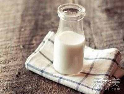牛奶是喝全脂的还是喝脱脂的？