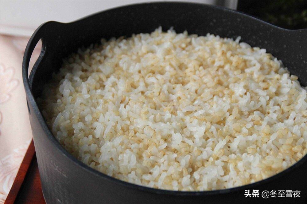 糙米饭怎样做好吃还营养，这一步不能少，糙米也能做得很可口